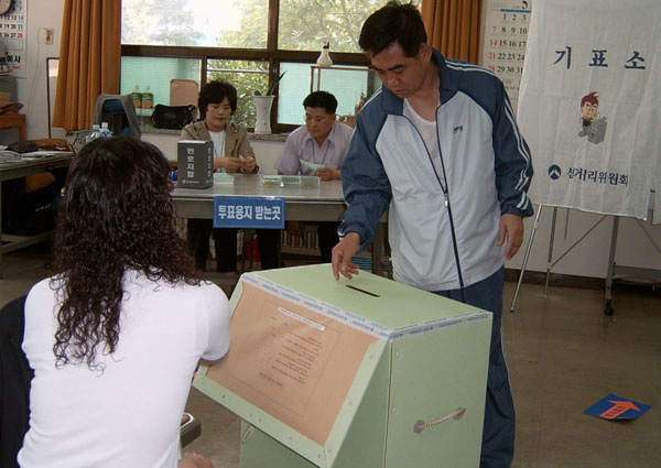 2006 지방선거 투표소 장면